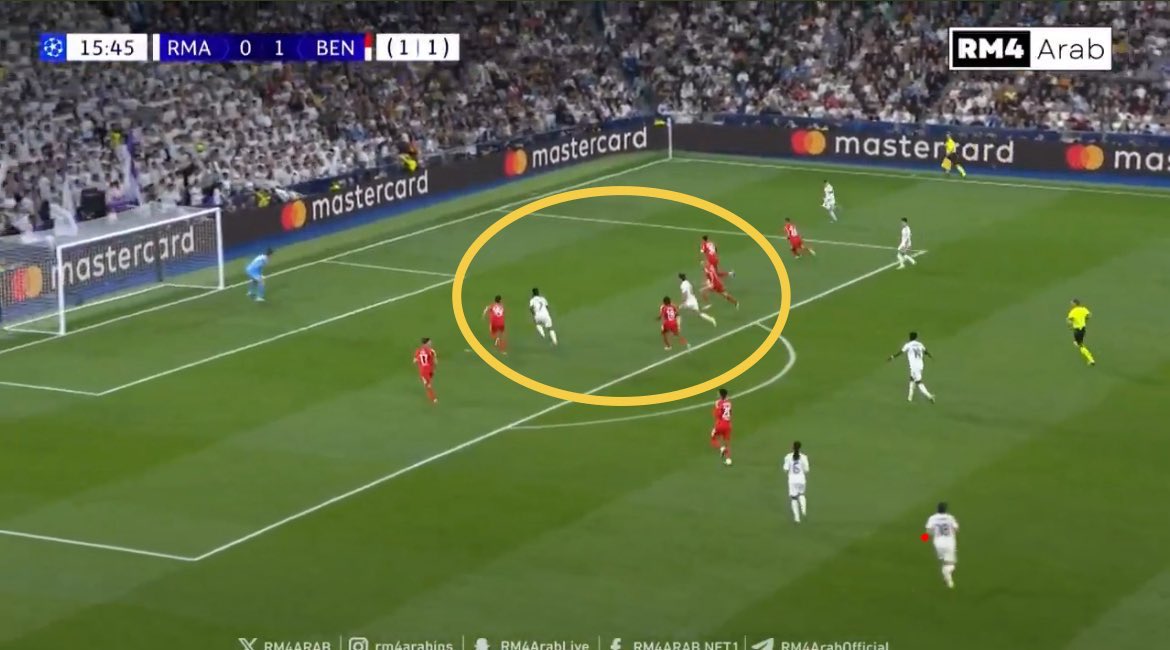 Vinicius and Gonzalo in the box forced Benfica's defence and midfield to sprint back chasing them, leaving the edge of the 18-yard box empty for Tchouaméni to shoot and score.

Mbappé doesn’t have the IQ to do things like this.