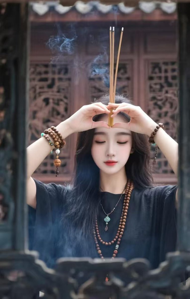 新的一年，除了暴富就是爆肏，金钱和精我都要盆满屄溢，求求了，2026满足我吧。