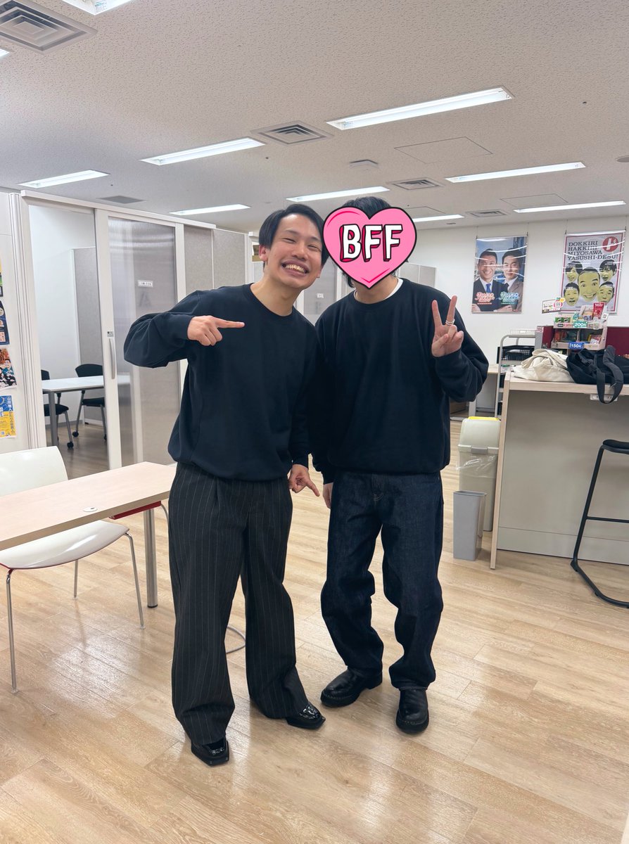おはちくん！

これは放送作家のSさんと全く同じスウェットでペアルックコーデになった時の写真です。
…よくみたら屈んでもらってなお身長負けてるやないか。かわいい。