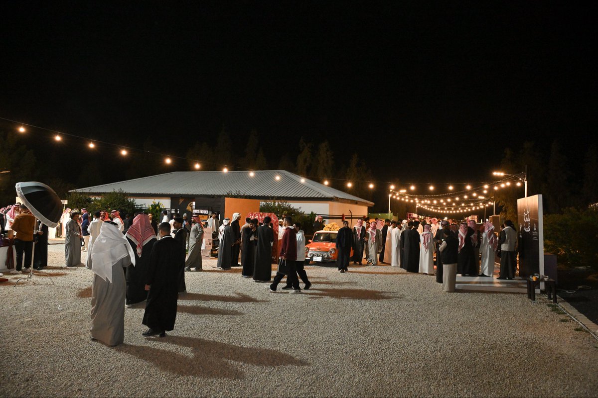 umajmaah's tweet photo. بحضور وكيل #جامعة_المجمعة للشؤون التعليمية ، أقامت عمادة شؤون الطلاب فعالية (ليلة جامعة المجمعة) في مخيم الجامعة بالمدينة الجامعية ، وسط حضورٍ طلابيٍّ مميز وأجواءٍ رمضانيةٍ تفاعلية.
وتضمنت الفعالية أركان مبيعات ، وألعابًا كرنفالية ، وعربات طعام ، وركنًا للتصوير ، إلى جانب سحوباتٍ وجوائزَ للحضور.