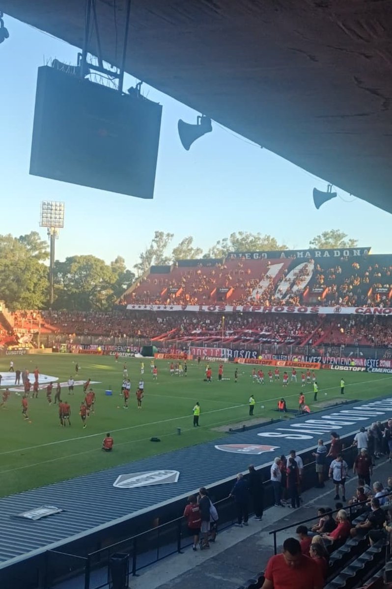 Consulto, dividen la gente?
 Grupo 1 cancha miércoles. 
Grupo 2 banderazo jueves
