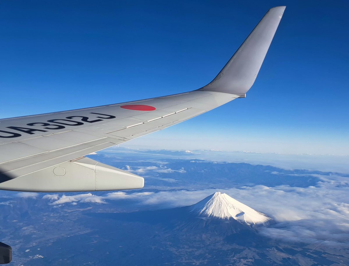雨上がりの朝日に照らされた富士山を拝めました！ いいことありそう
