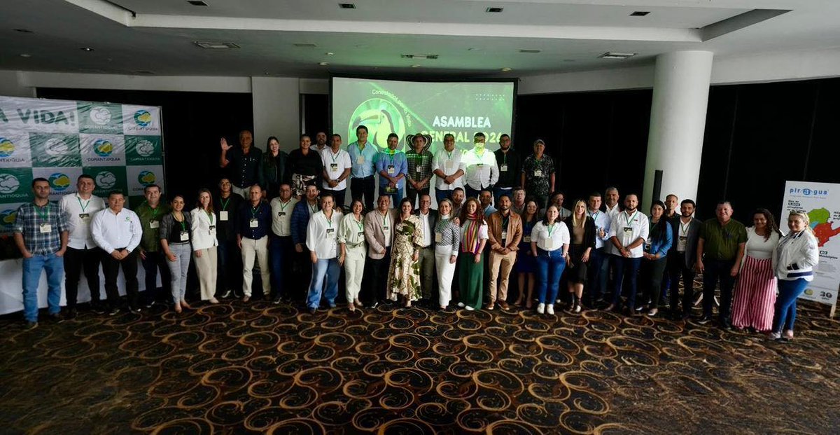 Corantioquia's tweet photo. #ConectadosPorLaVida | Realizamos nuestra Asamblea Corporativa 2026 ✨, a la que asistieron los mandatarios o representantes de los 80 municipios de nuestra jurisdicción 🤝🌎.

En este espacio, nuestra directora general, Liliana María Taborda González 💼🌿, compartió los resultados de la gestión de la Entidad durante 2025 📊; así mismo, durante la jornada presentamos los estados financieros 💰 y el informe de revisoría fiscal de la vigencia anterior 📑.