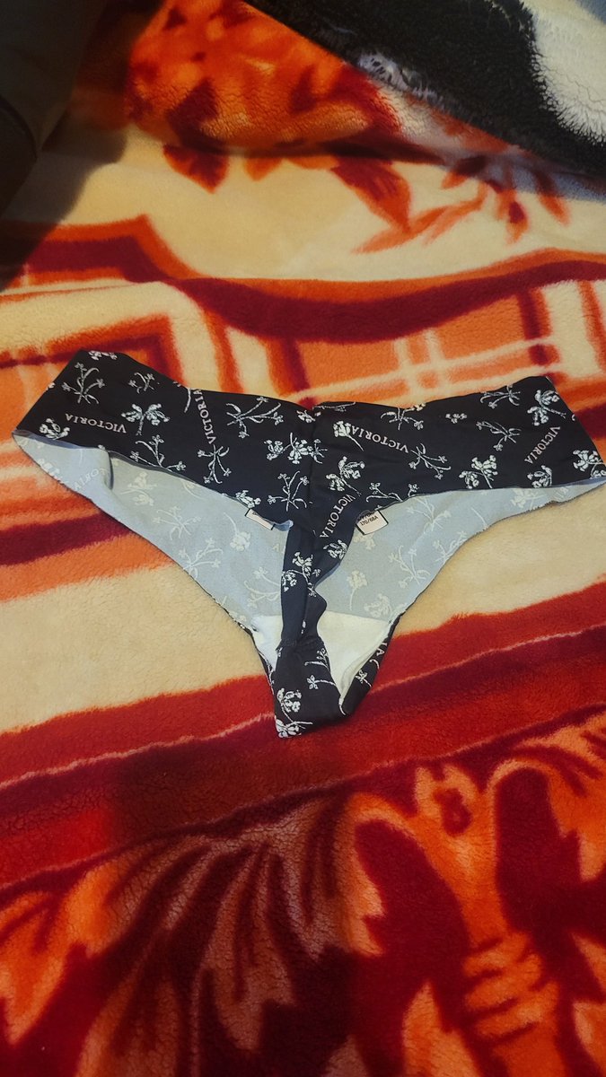 Un seguidor nos enviaste rico aporte

Ella es la dueña de las tangitas,algo para qué el qué quiera sacarse la leche pensando en ella
