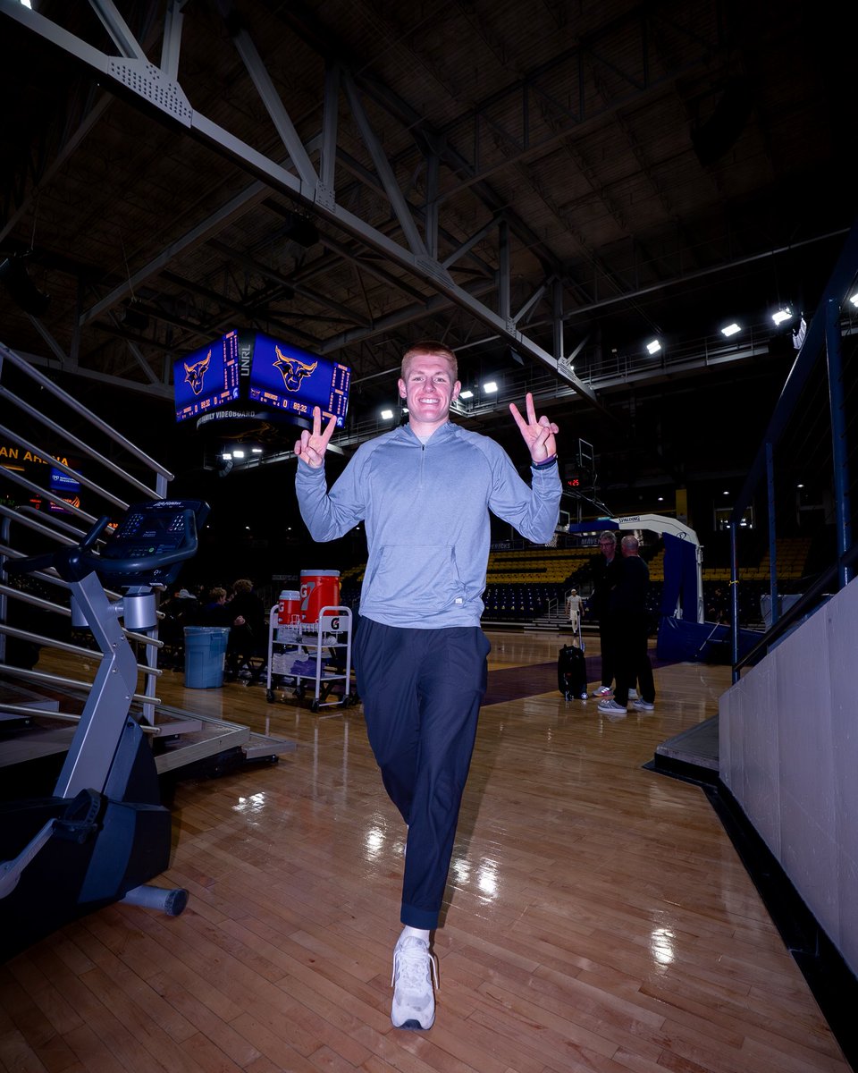 MinnStMBBall's tweet photo. In the house

#HornsUp | #RollMavs https://t.co/qtcu8X7fEp