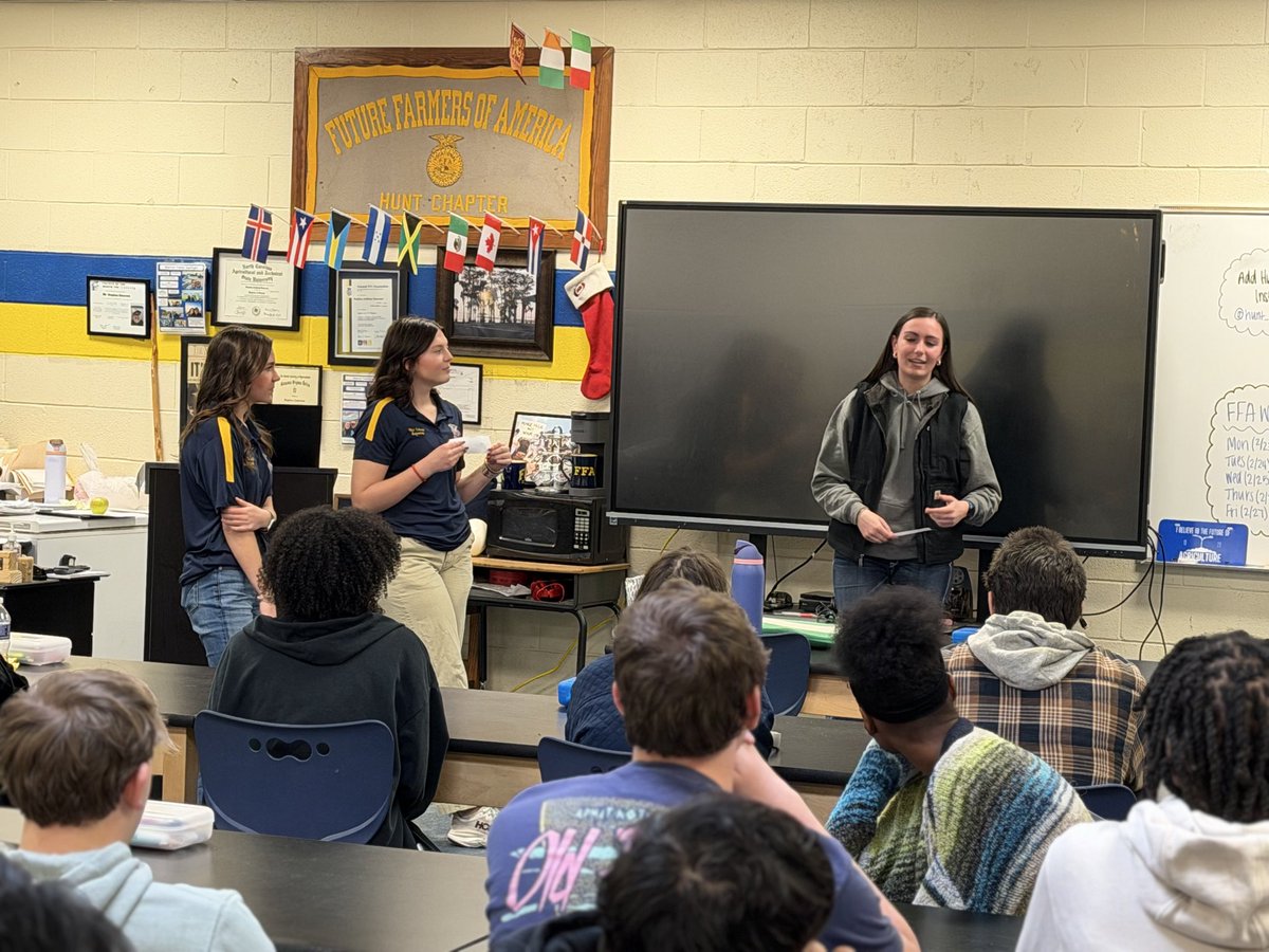 HuntFFA's tweet photo. Today for National FFA Week, members enjoyed cupcakes from the Hunt FFA officer team. We also had 2 East Central Region FFA Officers come present to some of our members/classes. Members were educated on the opportunities for leadership and career development events within the FFA https://t.co/mRqBW4dewr