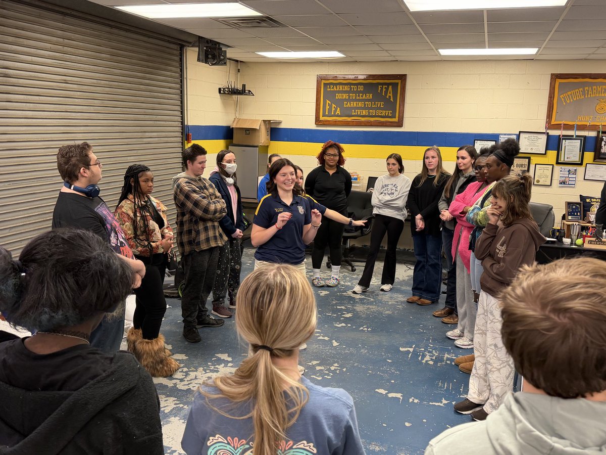 HuntFFA's tweet photo. Today for National FFA Week, members enjoyed cupcakes from the Hunt FFA officer team. We also had 2 East Central Region FFA Officers come present to some of our members/classes. Members were educated on the opportunities for leadership and career development events within the FFA https://t.co/mRqBW4dewr