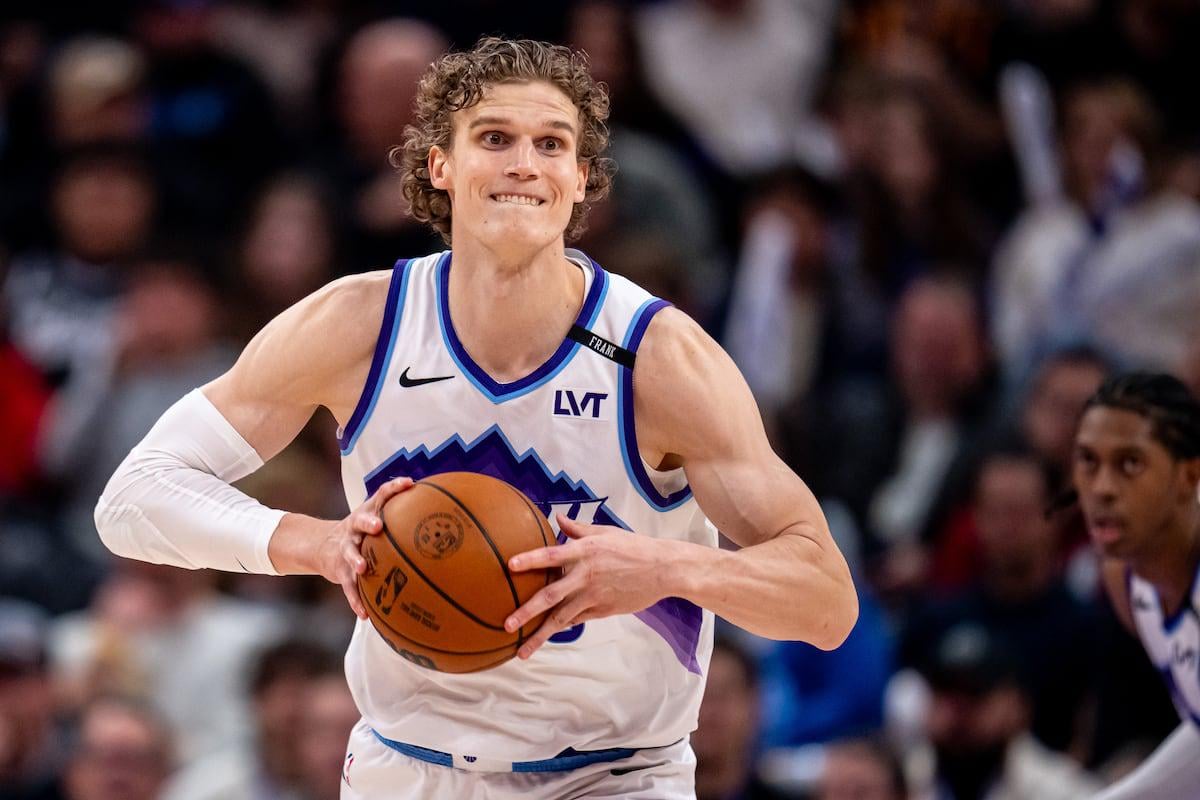 NBAFollowRadar's tweet photo. Source: Utah Jazz star Lauri Markkanen injured in practice, to get MRI.

#DetroitBasketball #RaisedByWolves #GrindCity https://t.co/1lgMvLKuzi