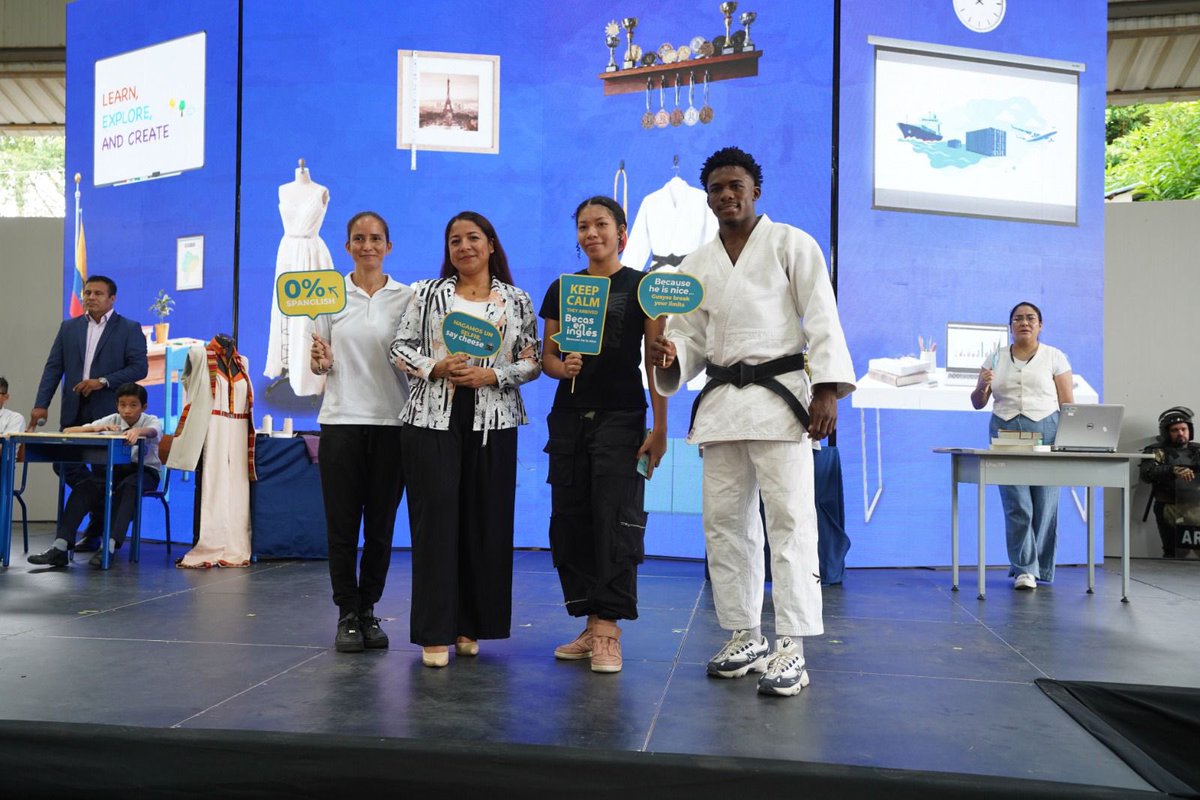 GildaAlcivarOk's tweet photo. 📍 Junto al presidente @DanielNoboaOk presentamos la tercera edición del programa #BecauseHeIsNice, en Guayaquil, que otorga 150.000 becas para el aprendizaje de inglés nivel A1. 📚🤝

¡Cada beca es una oportunidad real para crecer, soñar en grande y proyectarse al mundo! 🌎 https://t.co/8cFHdhYMOU