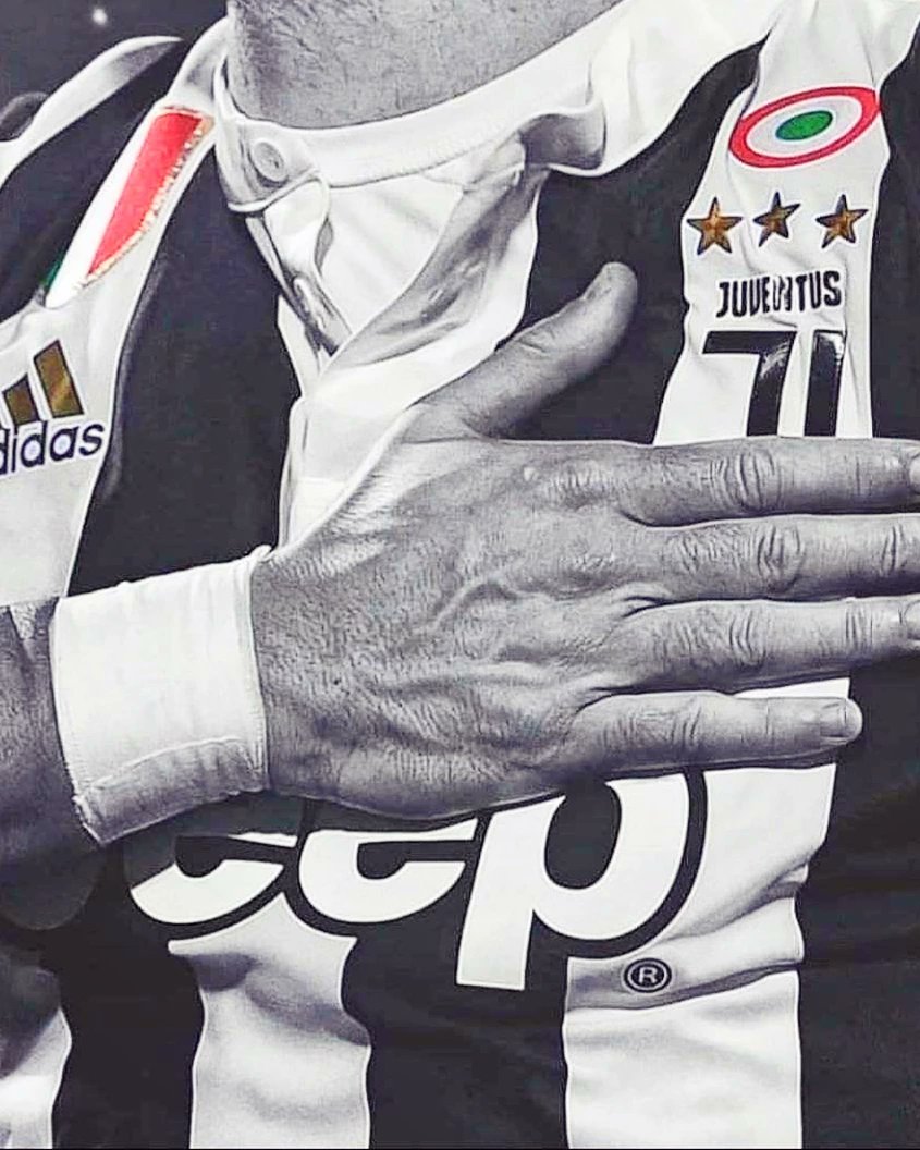 EROICI! 👏👏👏
FIERI DI VOI!
FIERI DI QUESTI COLORI! 🤍🖤
FIERI DI CIÒ CHE QUESTA MAGLIA SA INFONDERE, CONTRO TUTTO E TUTTI!
#UefaMafia #JuveGalatasaray #JUVEvGS