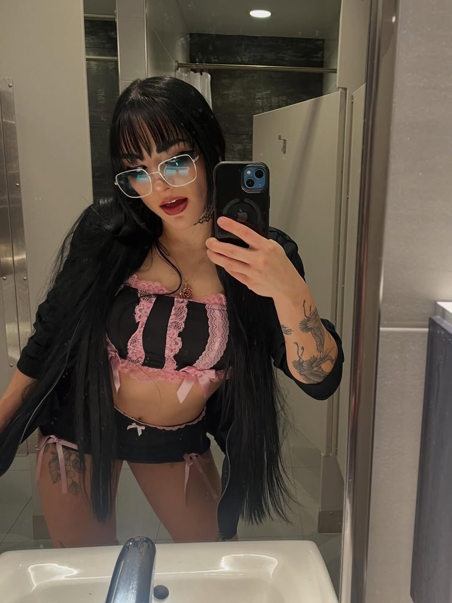 Wrestle Findom tweet media