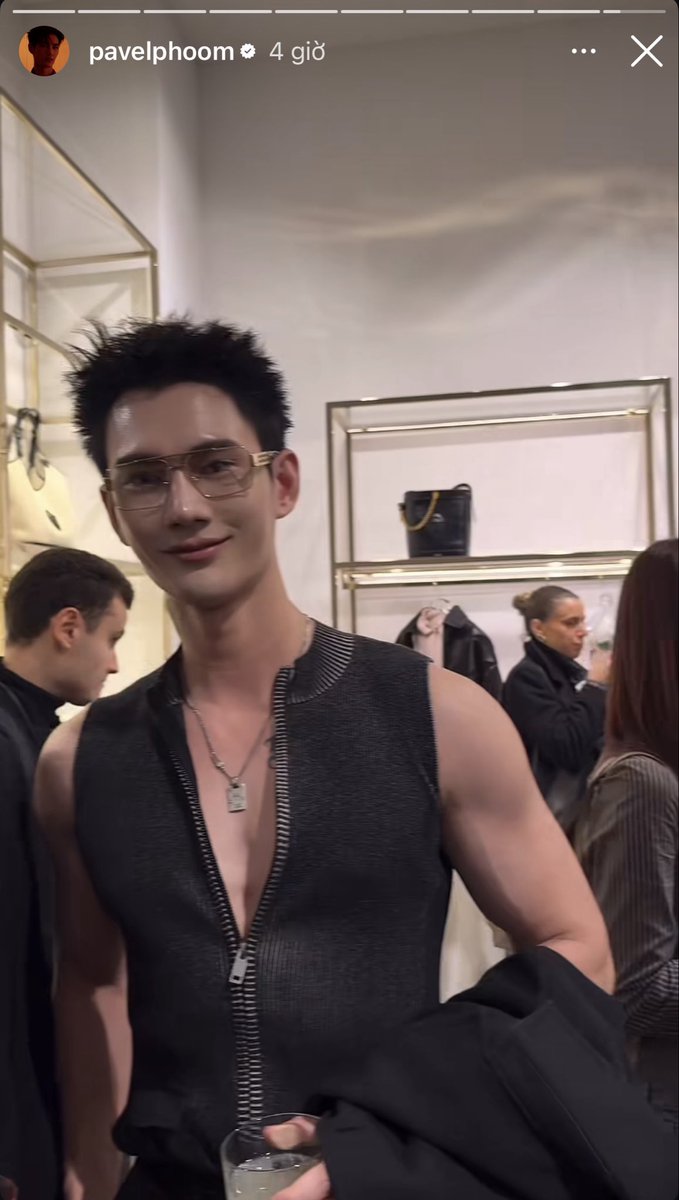 phuong_ly16's tweet photo. I just woke up and I'm instantly wide awake because of your appearance, those toned muscles, your gelled hair and glasses... oh my god!
#pavelphoom #guccj
#MFW2026xPavel
#MilanFashionWeek #MFW https://t.co/XMqdV6TzjF