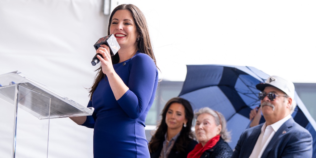 hcp4espanol's tweet photo. El Toro District es una gran victoria para el #CondadoHarris. Bajo el liderazgo de la Comisionada Lesley Briones, mantenemos a nuestros @houstontexans aquí en casa mientras traemos más empleos y recursos a una de las regiones de mayor crecimiento del Condado.
#HCPrecinto4 #ToroDistrict #GoTexans #CondadoHarris