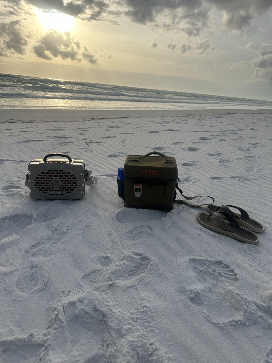 FedxmanTom's tweet photo. #turtlebox. #RTIC #Olukai 
PCB Fl https://t.co/tOBMsOI9k2