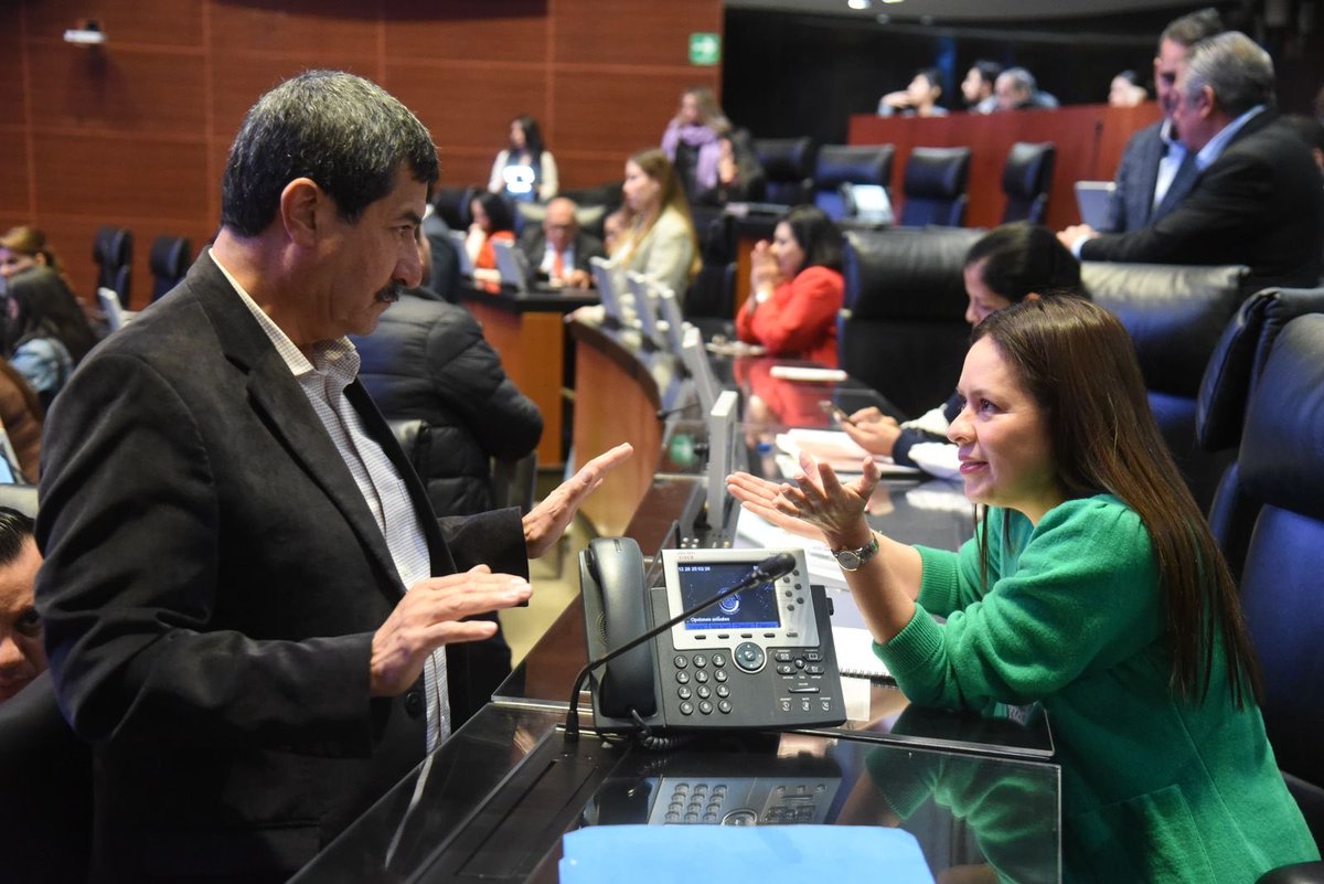 Hoy en el Senado de la República avanzamos en educación y aprendizaje digital, lenguas indígenas, vivienda digna, derechos de quienes trabajan en el arte, adopción responsable de animales 🐾 y el fortalecimiento de la industria eléctrica. ⚡️ 

Por un México más justo, sustentable