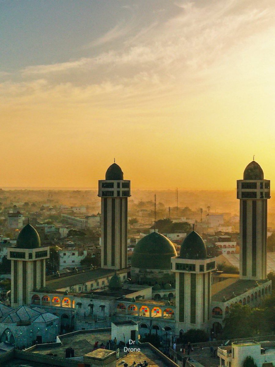 ABLAYEDIALLO0's tweet photo. Le Sénégal possède certaines des plus grandes mosquées d’Afrique de l’Ouest. https://t.co/8sue6vZCyr