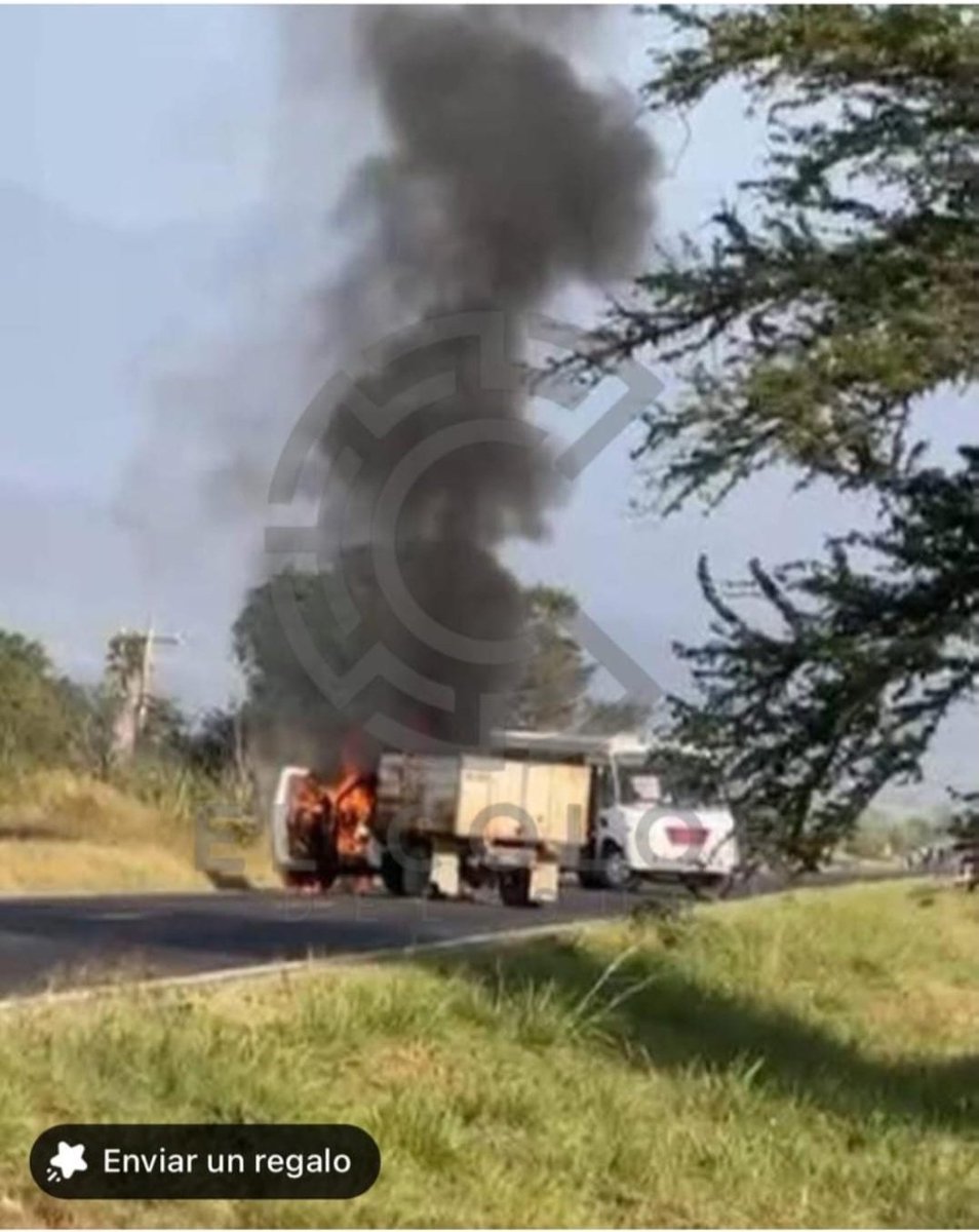 mapache_sk's tweet photo. Yo opino que el gobierno debería hacer los operativos en temporada de lluvia, o cuando llegue un ciclón, para evitar incendios https://t.co/wiqOAo7ZtO