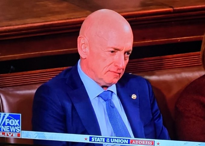 AZLD8GOP tweet media