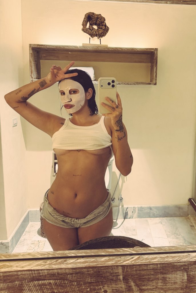 melyrdso's tweet photo. ㅤㅤㅤㅤㅤㅤㅤㅤ🌙 https://t.co/TT3mCiJ34l