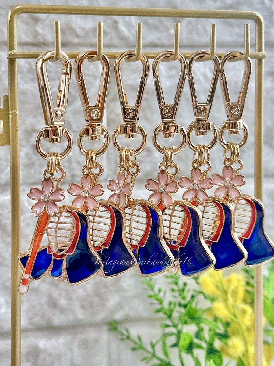 DecoAi's tweet photo. 剣道キーホルダー🌸
卒業、入学、合格祝いに桜モチーフが人気です。

#剣道キーホルダー #レジンハンドメイド #剣道 https://t.co/v11szi8iez