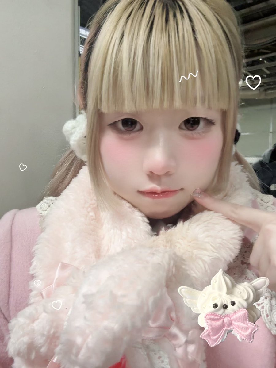 一重なんだけどあんまり生かせてる感覚ないな～🥲前は広いパレット（瞼）にたくさん色乗せてたけど束感まつ毛と中顔面短縮を意識してからは薄くするようになっちゃった……
一重ロリィタの星になりたいよー！