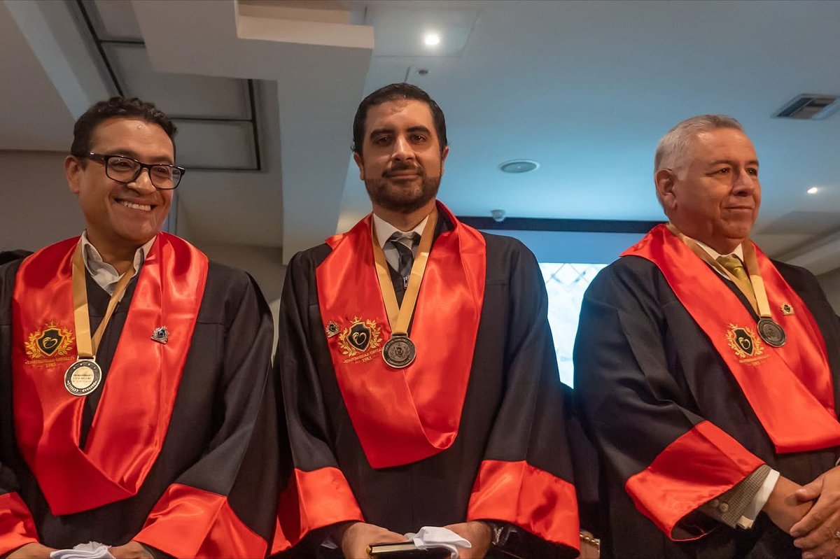 DOCTOR HONORIS CAUSA

“Humanismus cum Rigore Scientifico”

Otorgado por el Consejo Académico de la Universidad Gestalt de México en conjunto con el Claustro Doctoral Mitad del Mundo.