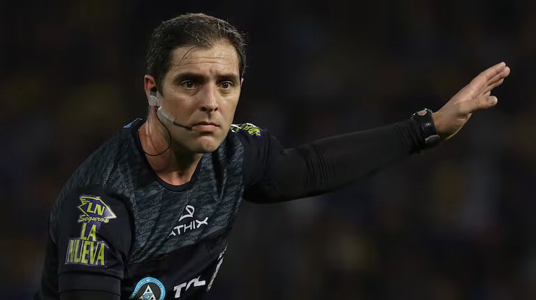 Lo de este tipo hoy fue un ASCO. Ya es sabido que jugas contra Central y todas las chiquitas van a ser para ellos, pero lo de hoy rozó lo vergonzoso.

La frutilla del postre fue el penal clarísimo que no nos cobra. #GELP