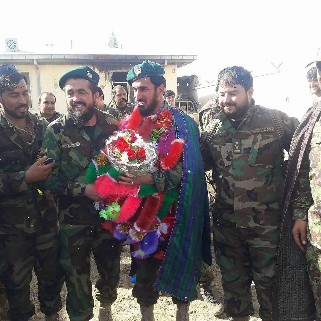 HamidSaifi01's tweet photo. از راست به چپ شخص اول ، شهید قوماندان سلطان محمد نوری . وی در ۹ جنوری ۲۰۲۱ در ولسوالی دشت قلعه ولایت تخار با جمعی از همسنگران اش توسط قطعه سرخ طالبان به شهادت رسید . 
الله متعال او و  همه قربانی های راه حق را در جوار رحمت اش قرار دهد ( آمین ) . 
تصویر از مراسم ارتقاء ام از دشت ارچی کندز به ولایت فاریاب در ۱۴ سپتامبر ۲۰۱۸ .