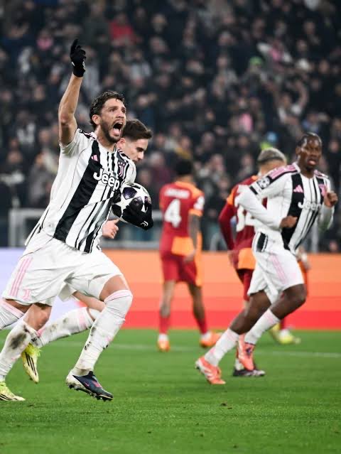 ALMOST IS NEVER ENOUGH

Juventus 3-2 GALATASARAY (AET)

Menurut saya, “Hampir” itu adalah rangkaian huruf paling menyakitkan kedua setelah “Kamu terlalu baik buat aku”.

Hampir Juve bisa lolos jika MESSI DARI KOSOVO ALIASSSSS ZHEGROVA SI JOGO BONITOD bisa konversi peluang emas!