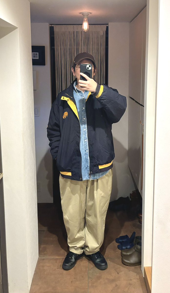 カレッジだけど少しワークっぽく。

🧥 90s Champion IOWA
👔 Ralph Lauren デニム
👖 90s Dickies 2タック
👟 Air Force 1