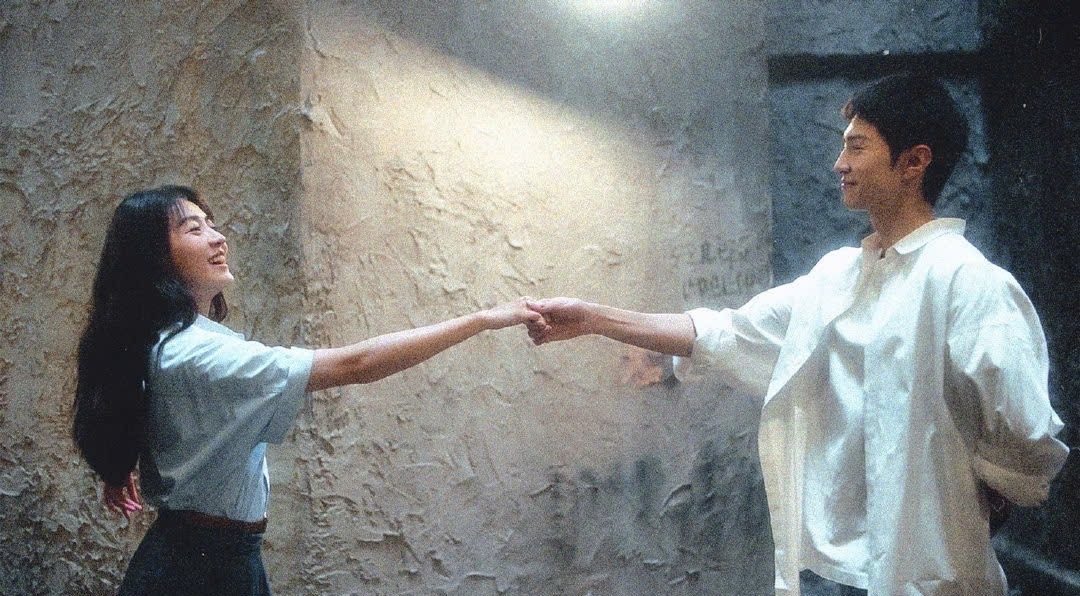 summer strike 🌞 tweet media