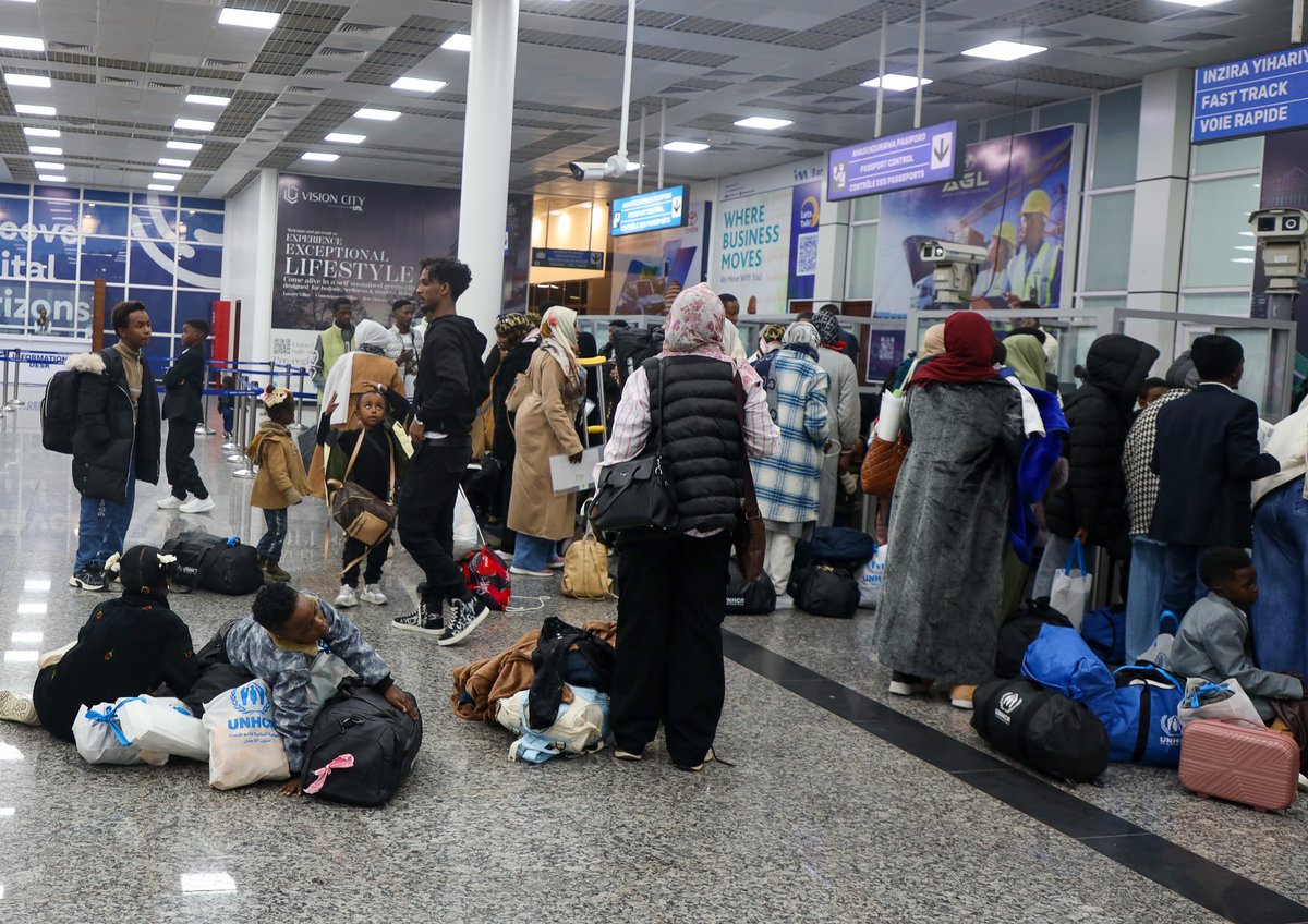 RefugeesRwanda's tweet photo. Tonight, @Refugees evacuated 164 refugees &amp; asylum seekers from Libya to Rwanda through the Emergency Transit Mechanism, bringing the total number of evacuees to 2,924 since 2019, with 2,585 already resettled to third countries.

Thank you Rwanda🇷🇼 &amp; EU🇪🇺 for your support🙏 https://t.co/zGUcI21ZB1