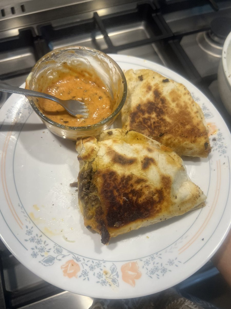 urchinless's tweet image. changed my own life just now :,) #diystacker #withchilioilmayoketchupsauce #RealEater