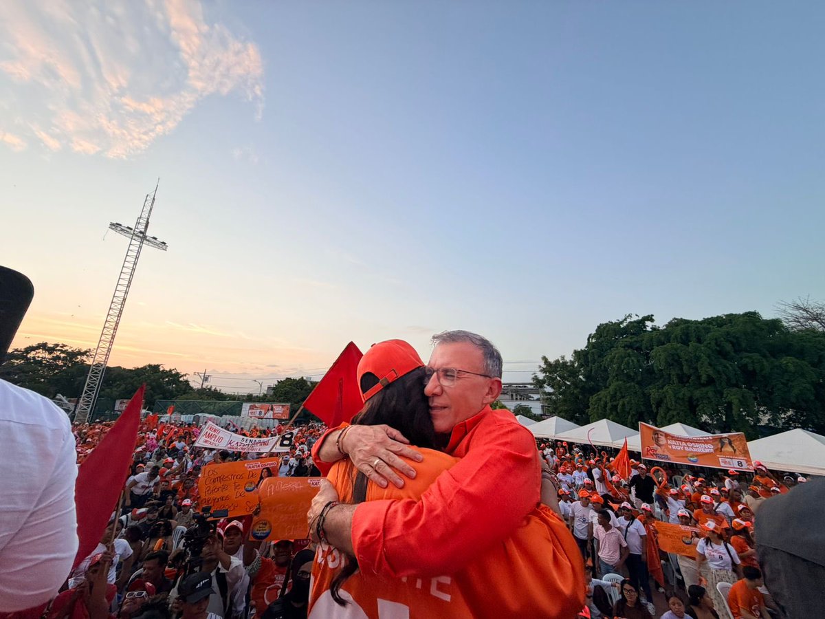 Gracias Valledupar! Llenamos la plaza primero de Mayo, sin burocracia obligada sino con ciudadanos libres que no quieren un país dividido por los extremistas sino un país UNIDO para salir adelante juntos!
