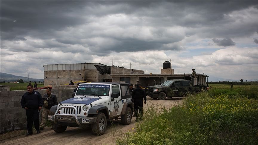 DefensAmbi's tweet photo. 🚜Infraestructura clandestina: 

Caminos, pistas de aterrizaje y campamentos en zonas remotas o “protegidas” facilitan la tala y caza ilegal. Hay actividad humana en zonas supuestamente intactas. 

Imagen: anadolu https://t.co/Bpg1Vaup8a