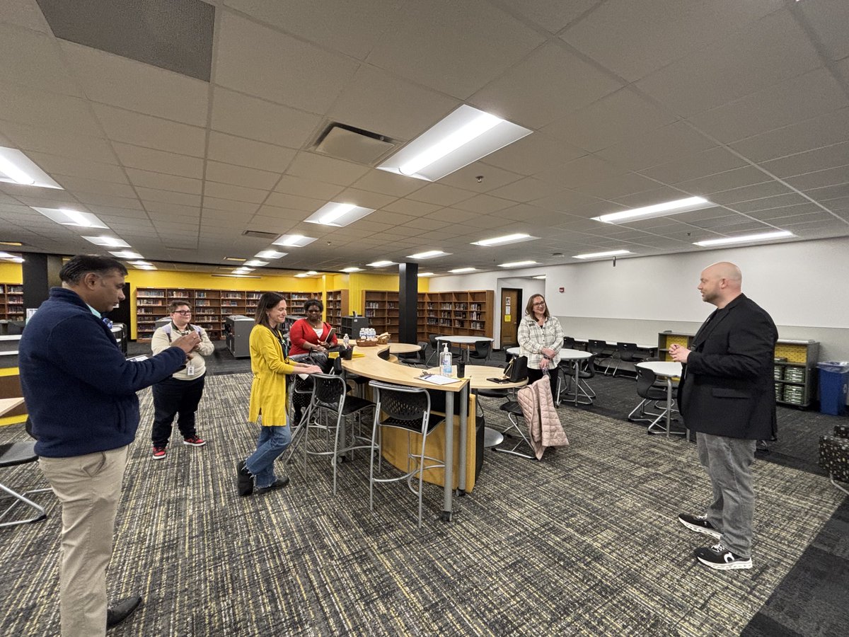 AvonSupt's tweet photo. ⁦@avonsouth⁩ invited community leaders from ⁦@OrioleTweets⁩ school board, ⁦@aef_avonschools⁩, ⁦@avonadvocates⁩, &amp; local business community to help review student MLK essays.  We all left very impressed by students’ powerful reflections! https://t.co/VCUXEmT4JE