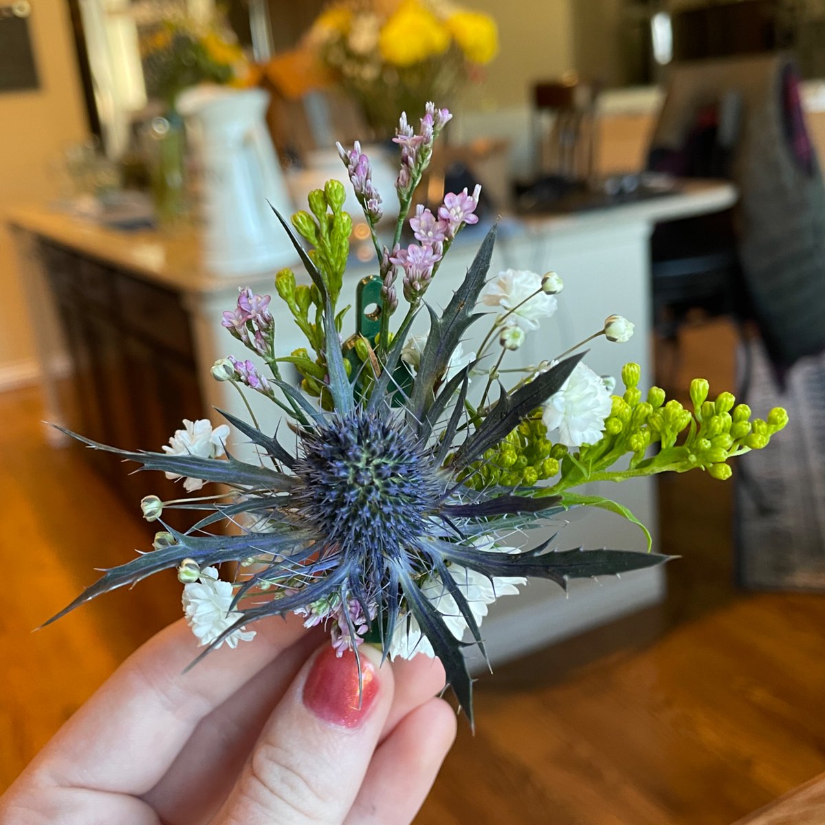 sylphidian's tweet photo. made my own bouquet and his boutonnière:) https://t.co/k4Una3GFLj