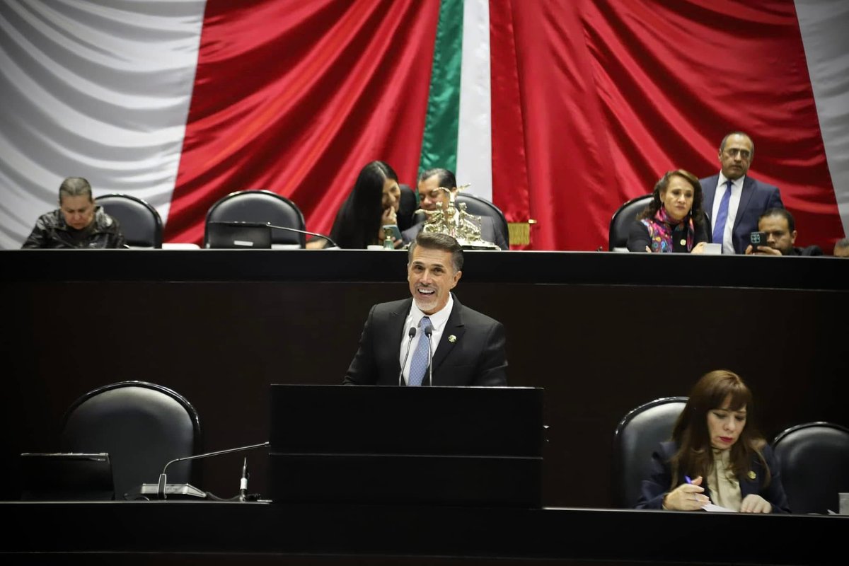 🔴Morena suspende derechos partidarios a Sergio Mayer

La Comisión Nacional de Honestidad y Justicia de Morena determinó sancionar a Sergio Mayer.

Consideró que su decisión de dejar temporalmente la diputación para participar en La Casa de los Famosos impactó negativamente la