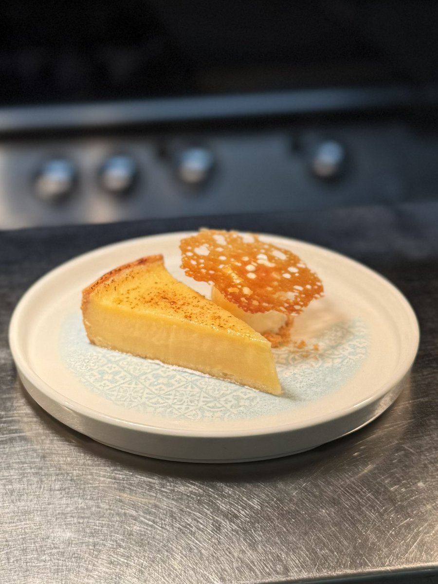 the_crowntweet's tweet photo. A wonderful evening of delicious food, a happy team, happy guests and lots of laughter.
Thank you Simon Bonwick.❤️
#crownburchettsgreen #guestchef #top50gastropubs #Hospitality 
🍽️🧑‍🍳🍻 https://t.co/u08g6n2fHI