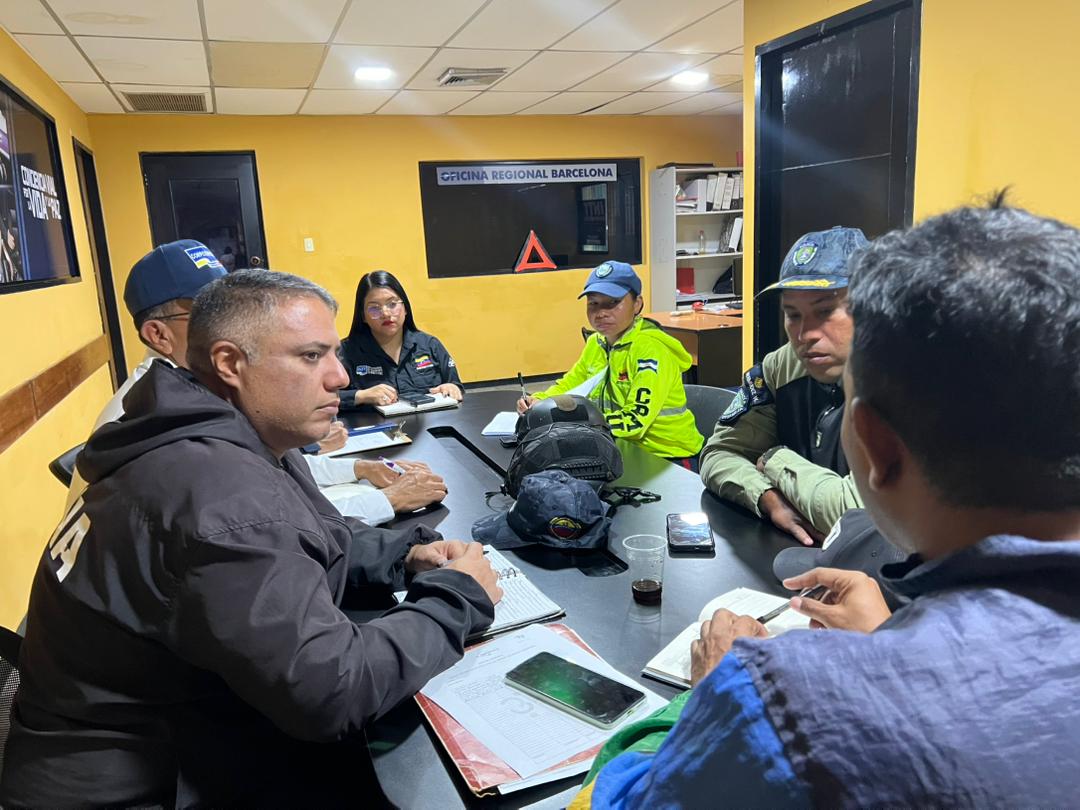 Fona Anzoátegui desde la oficina del Intt, en el municipio Bolívar sostuvo mesa de trabajo con el Frente Preventivo para planificar actividades preventivas y recreativas a realizar en conjunto en el estado y así seguir avanzando en materia de prevención.
#ElFonaSiempreAvante