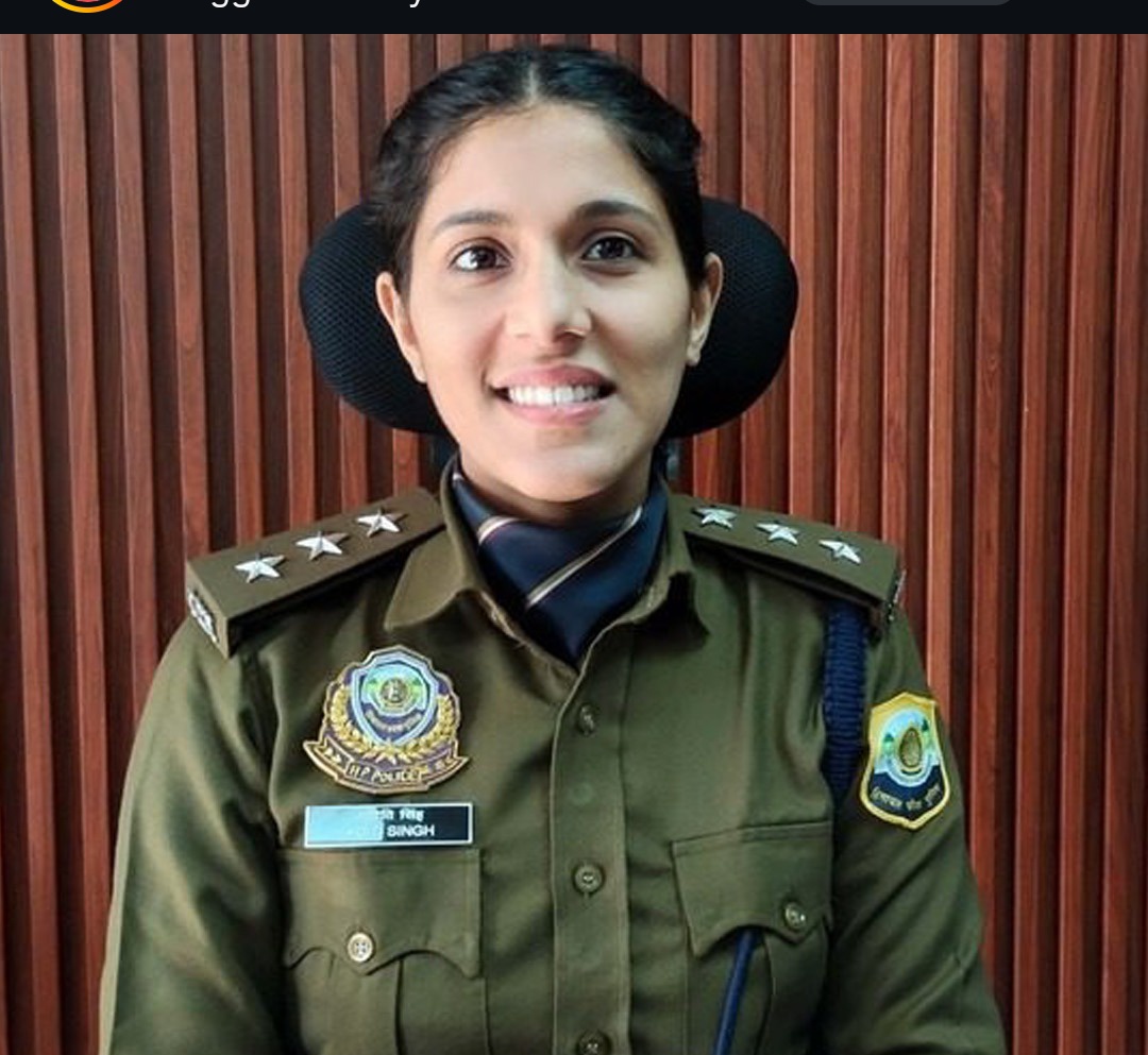 बार बार छुट्टी ले रही  IPS  जुनिएर की किस्मत  चमकी..