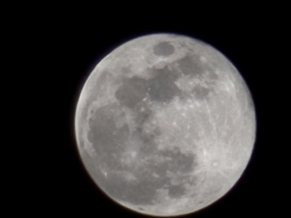 obsidian82's tweet photo. #moon #nightsky #winternights #coldnights #amateurphotography https://t.co/IT36nOuT07