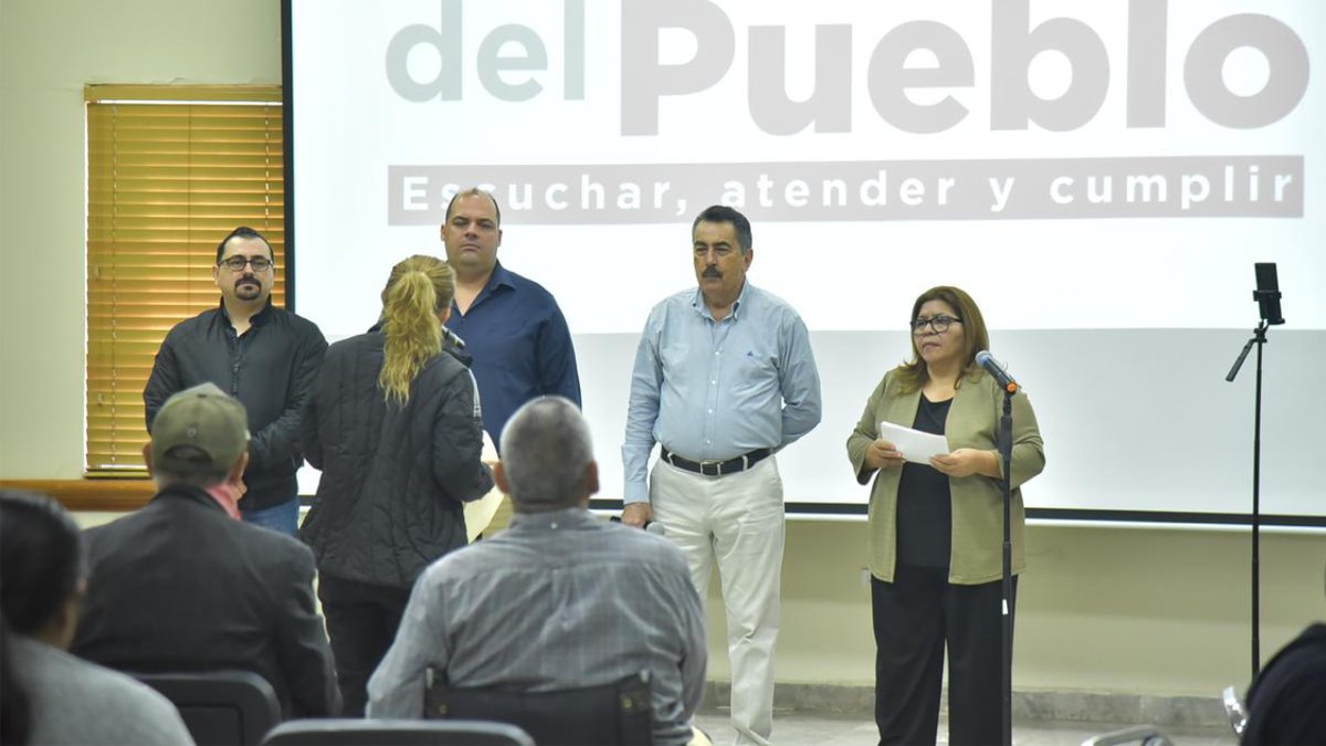 Atiende Javier Lamarque solicitudes ciudadanas en Audiencia del Pueblo |
Ver Nota Completa 🡆
 contrasteslanoticia.com.mx/atiende-javier…