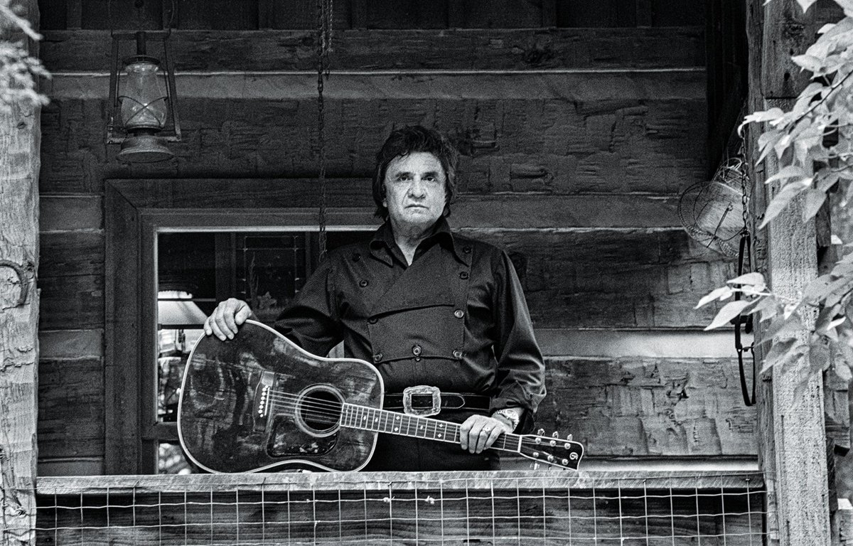 RollingStoneFra's tweet image. ÉPHÉMÉRIDE : le 26 février 1932 naissait la légende Johnny Cash.

Retour sur la sortie de sa compilation d'archives posthume Songwriter : rollingstone.fr/johnny-cash-so…

#johnnycash #songwriter #themaninblack