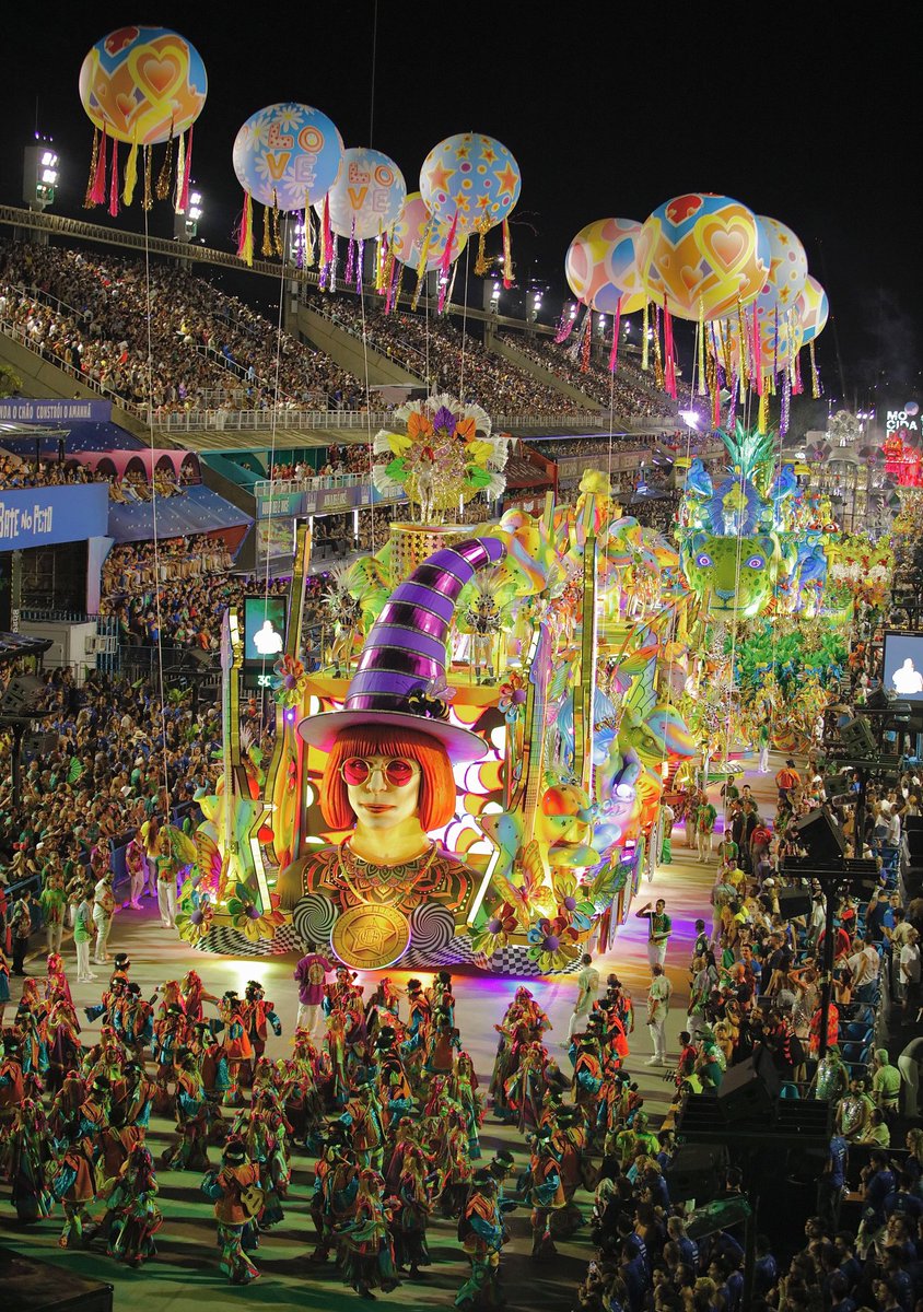 💚⚪️Mocidade 2026⚪️💚
.
Enredo📚: Rita Lee, a Padroeira da Liberdade.
.
Carnavalesco🙋🏻‍♂️: Renato Lage.
.
Colocação🏆: 11° Lugar (Grupo Especial-RJ)
.
Mocidade, ê-ê-ê-ê
Minha Mocidade, voltei por você
Desbaratina a razão, se joga, meu bem
No céu, no mar, na Lua, na Vila Vintém🟢🤍🎶