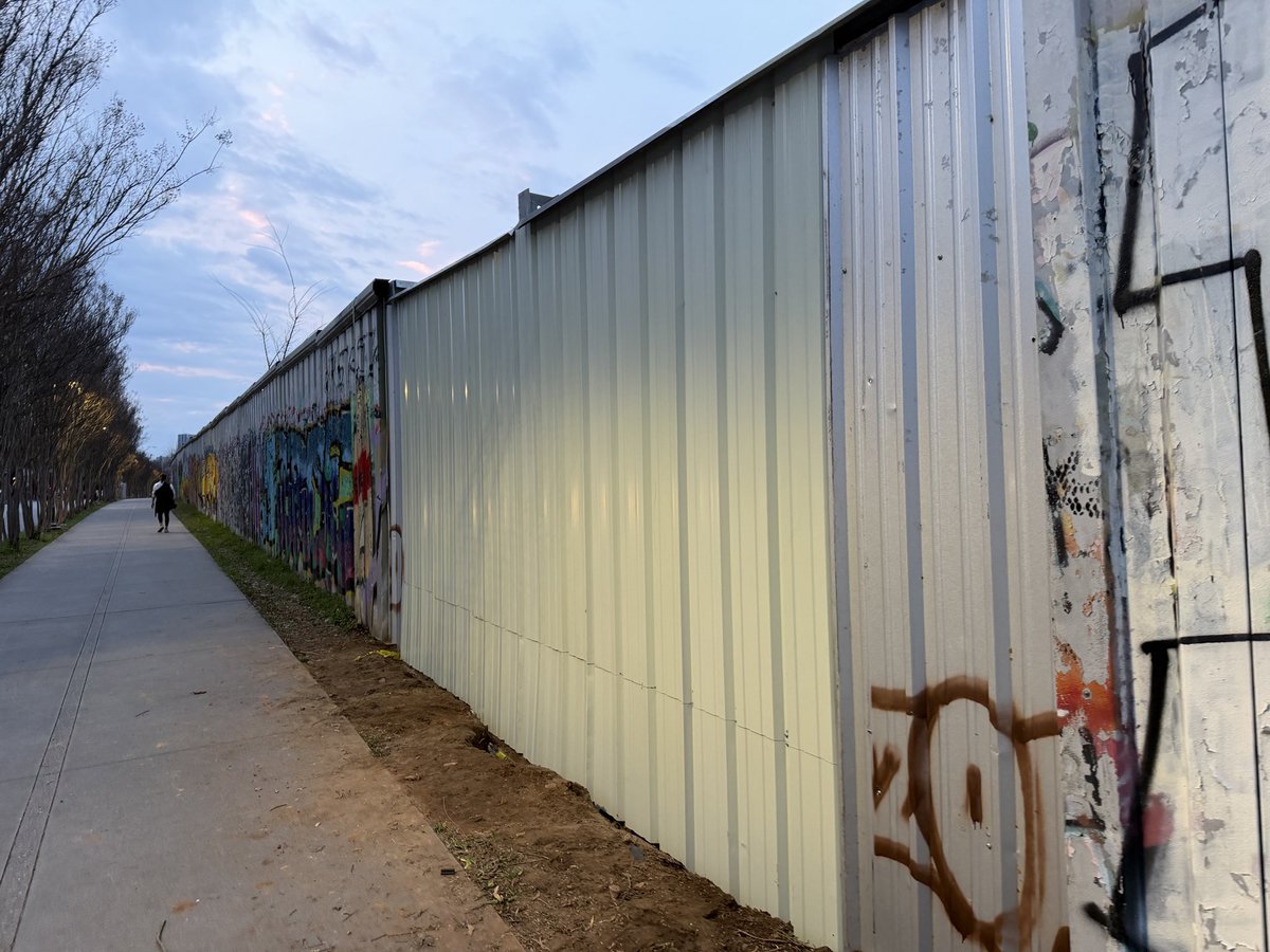 Neill Davis tweet media