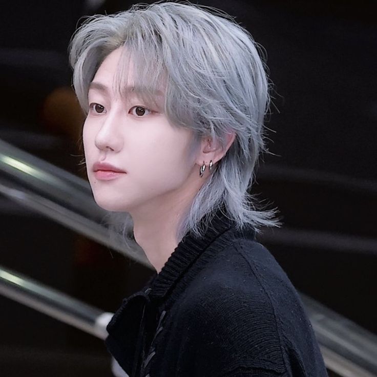 HE LOOKS LIKE THE8 FROM SEVENTEEN 😭😭😭