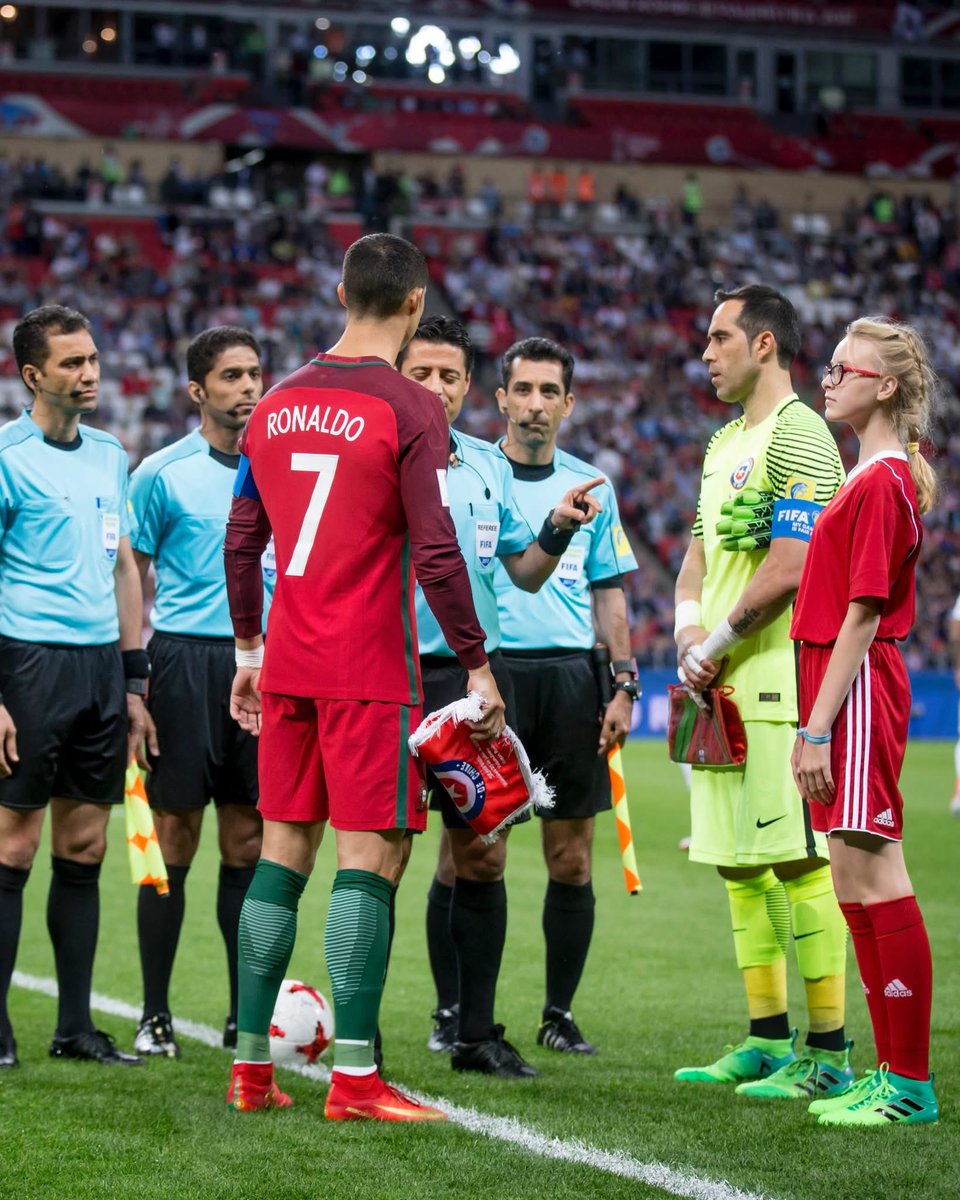 selecaoportugal's tweet photo. Nove anos depois, voltamos a encontrar-nos 🔙 Vemo-nos a 6 de junho 🇵🇹🤝🇨🇱 

#FazHistória | @LaRoja https://t.co/RYXpvYkTJE