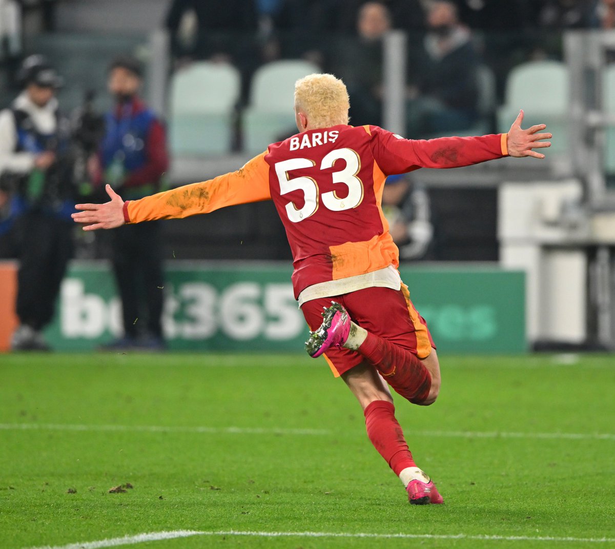 1 gol, 1 asist… 👏

BAY53! 💪