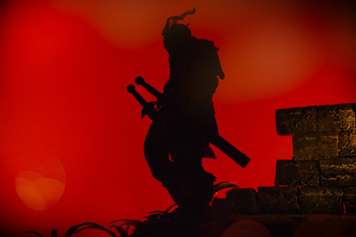 Continuing with the Sons of the Red Star Wave, we have Yoshanai Kari! Check out the review!
youtu.be/zBchckNk8pY
With more cloth and metal chained accessories, we have some extremely high details in the sculpting, and a very unique oriental style!
#mythiclegions #actionfigures